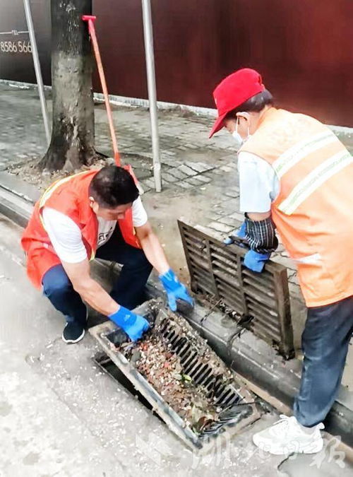 同心协力战暴雨 硚口城管筑牢安全防线